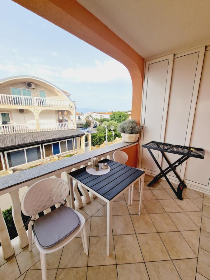 Melani Apartment Vir