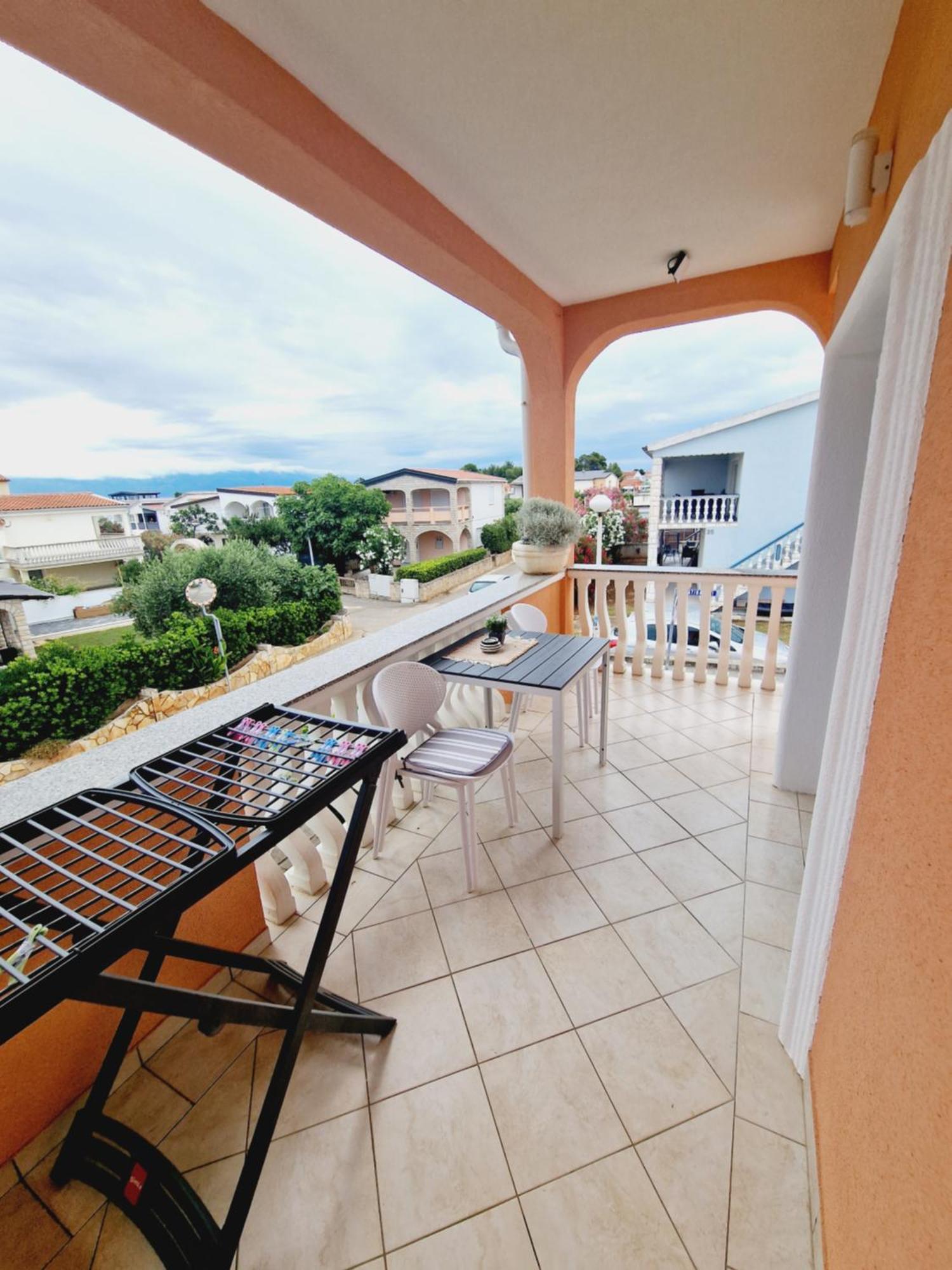 Melani Apartment Vir