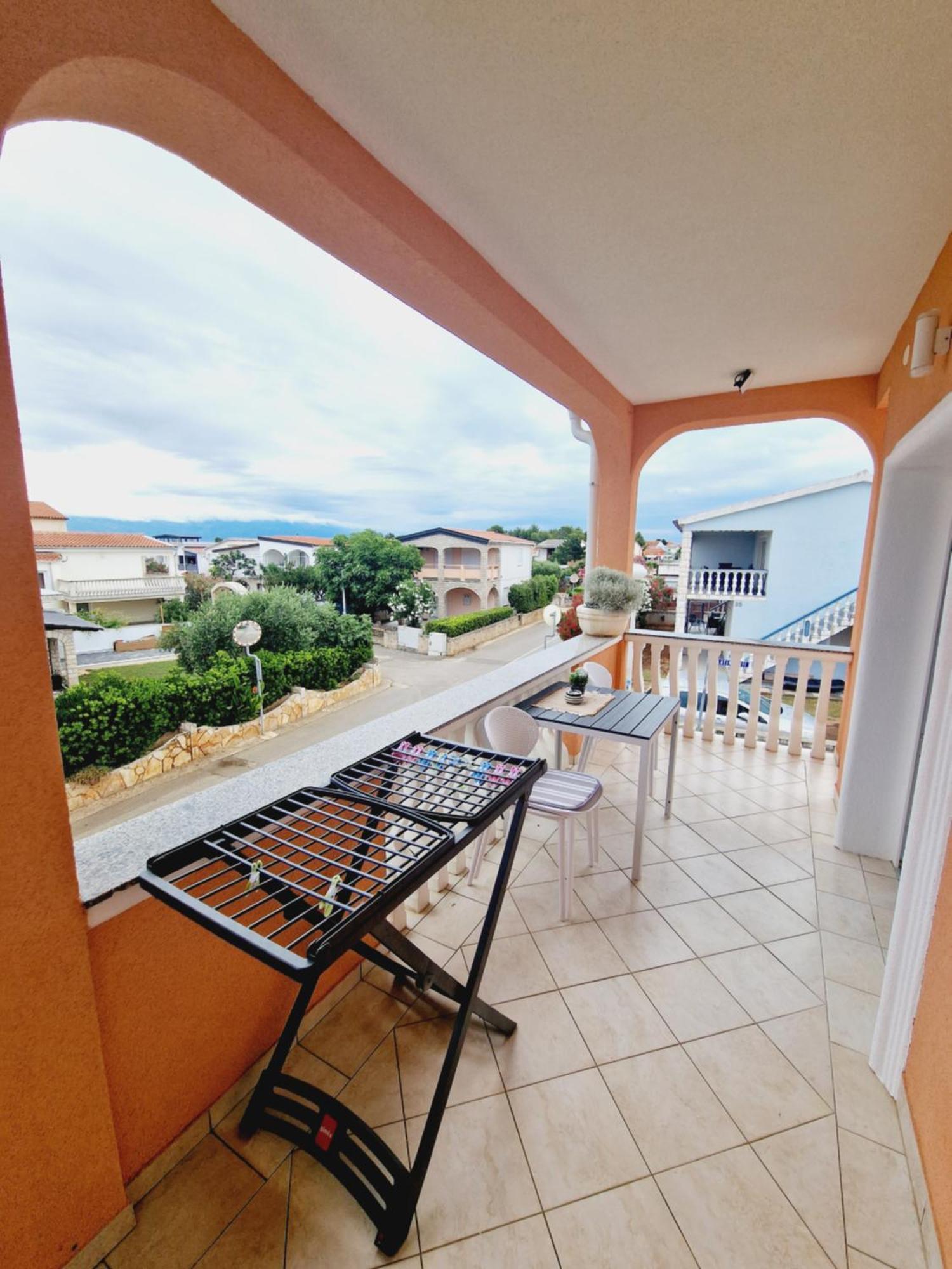 Melani Apartment Vir