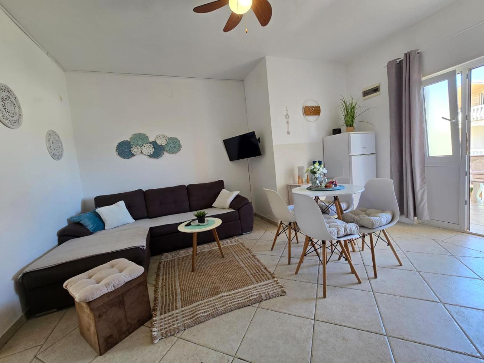 Melani Apartment Vir